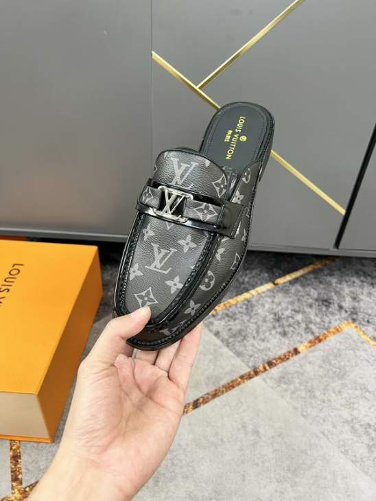 Picture of Louis Vuitton Slippers _SKULVsz38-45mnf01041456